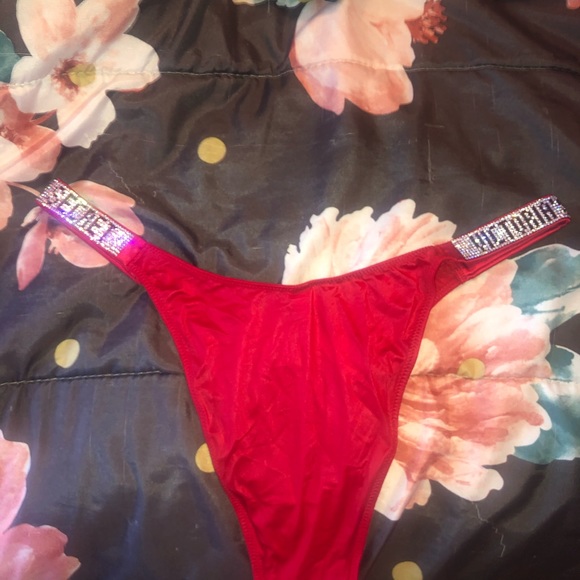 Red VS Brazilian panty - Picture 2 of 5